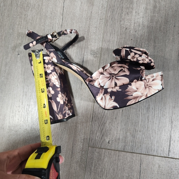 Express Floral Heels size 8 - Picture 9 of 10